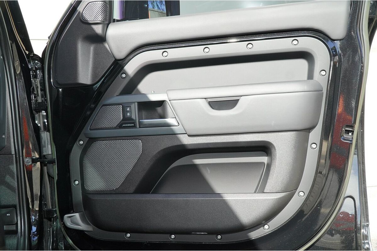 2023 Land Rover Defender 110 D300 X-Dynamic HSE L663