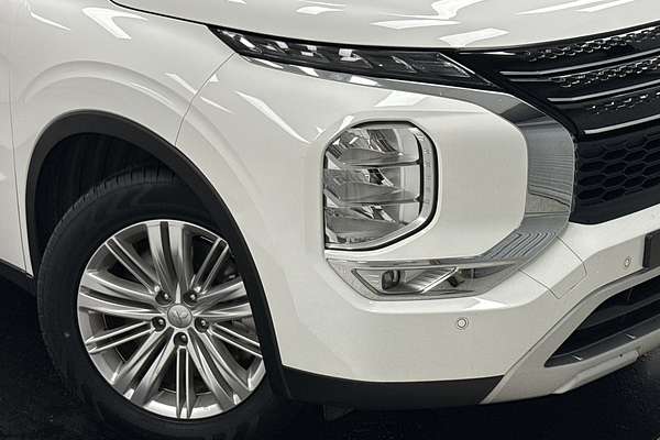 2023 Mitsubishi Outlander LS ZM