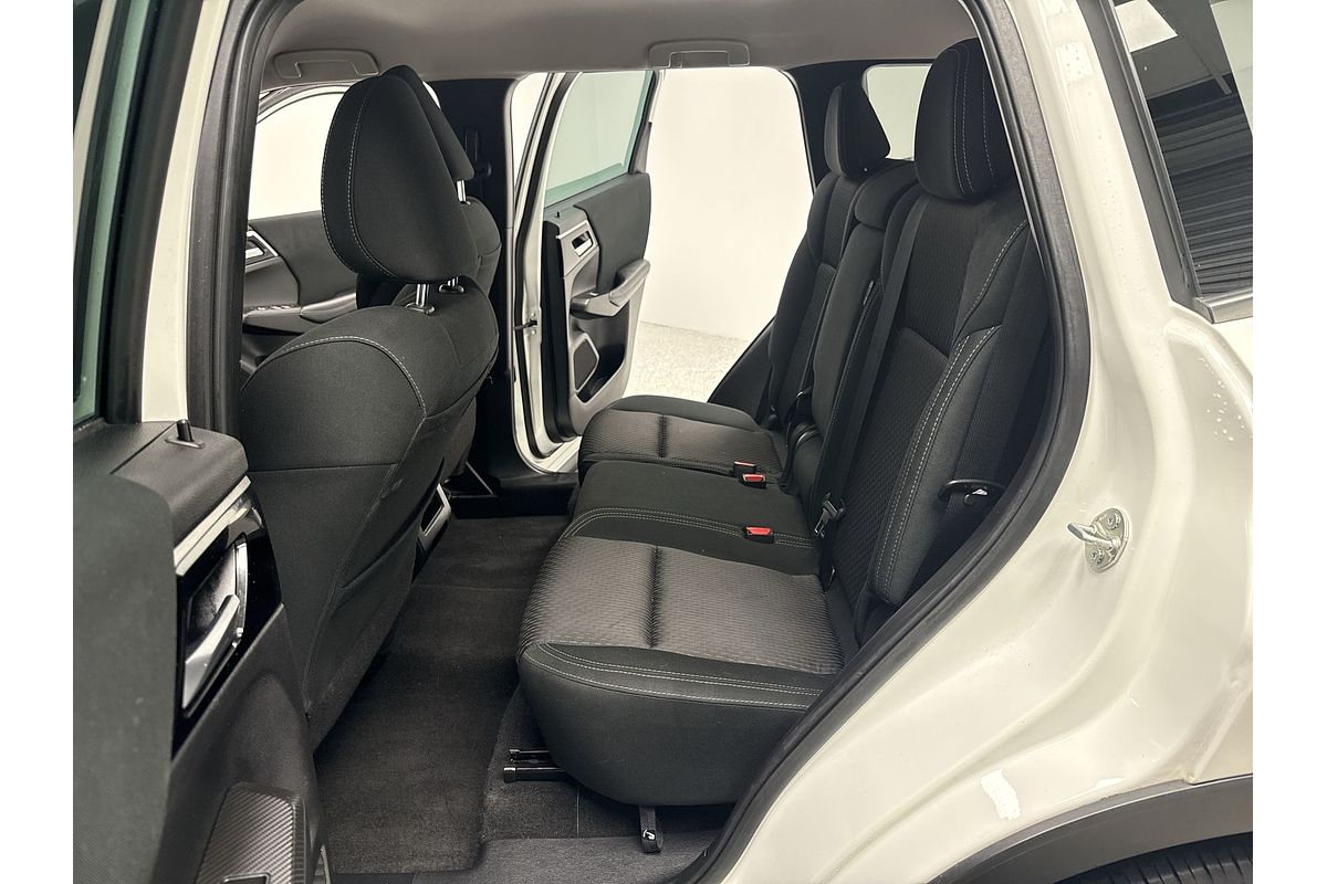 2023 Mitsubishi Outlander LS ZM