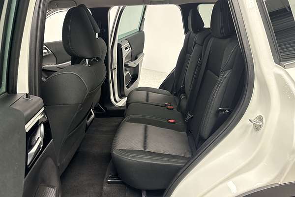2023 Mitsubishi Outlander LS ZM