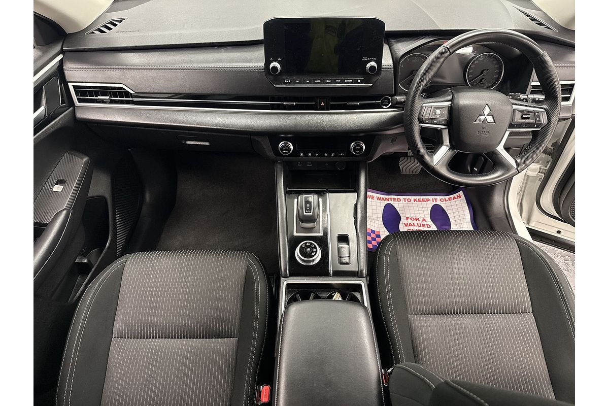 2023 Mitsubishi Outlander LS ZM