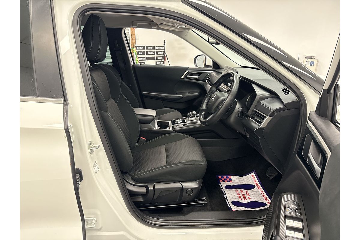 2023 Mitsubishi Outlander LS ZM