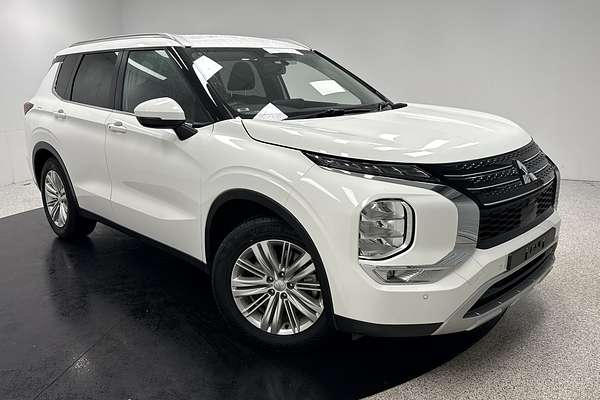 2023 Mitsubishi Outlander LS ZM