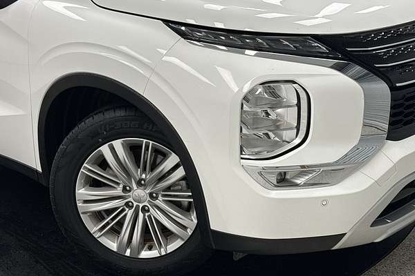 2023 Mitsubishi Outlander LS ZM