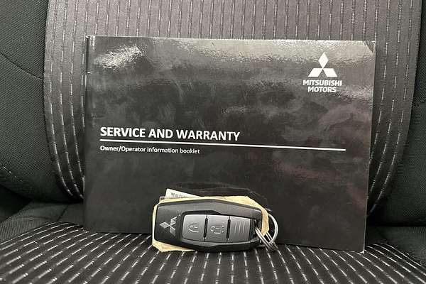 2023 Mitsubishi Outlander LS ZM