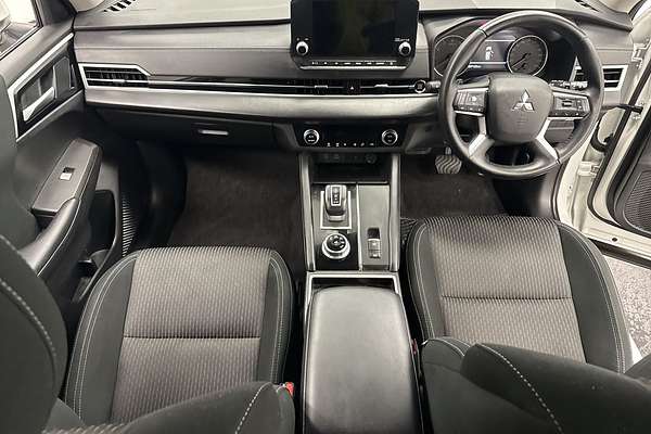 2023 Mitsubishi Outlander LS ZM