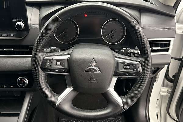 2023 Mitsubishi Outlander LS ZM
