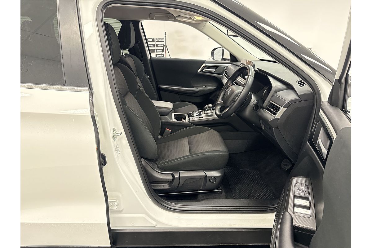 2023 Mitsubishi Outlander LS ZM