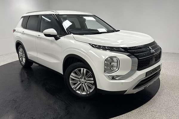 2023 Mitsubishi Outlander LS ZM