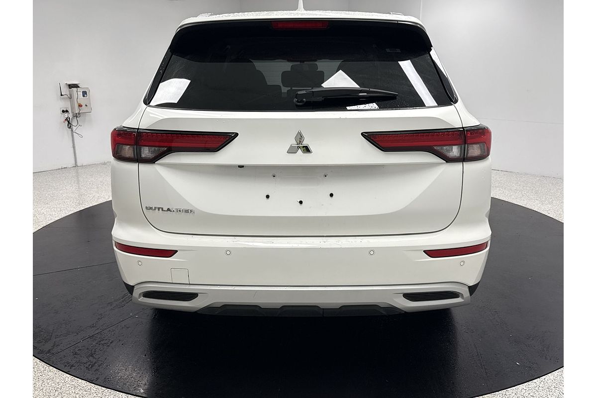 2023 Mitsubishi Outlander LS ZM