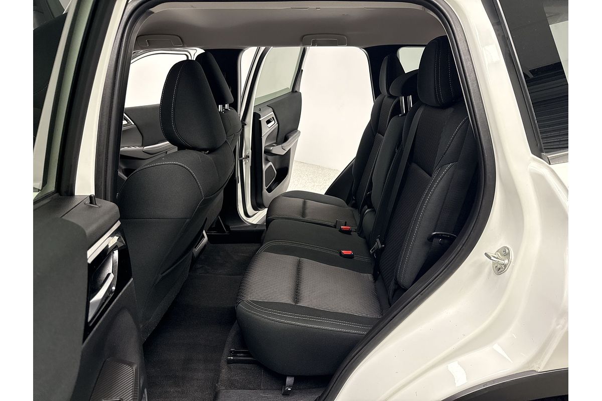 2023 Mitsubishi Outlander LS ZM
