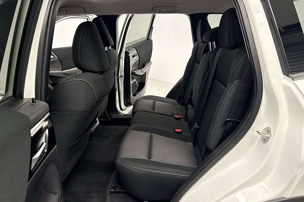 2023 Mitsubishi Outlander LS ZM