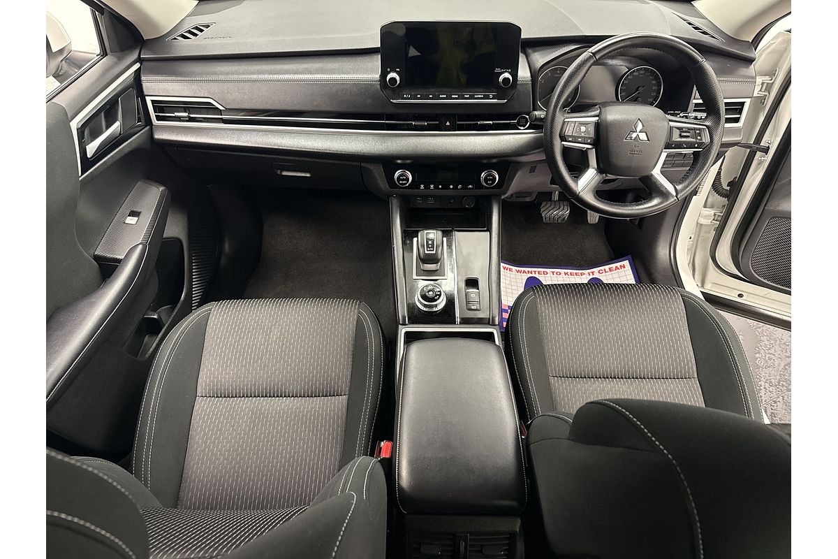 2023 Mitsubishi Outlander LS ZM
