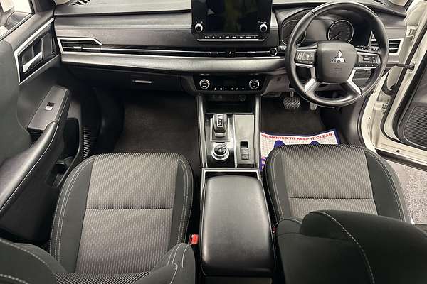 2023 Mitsubishi Outlander LS ZM