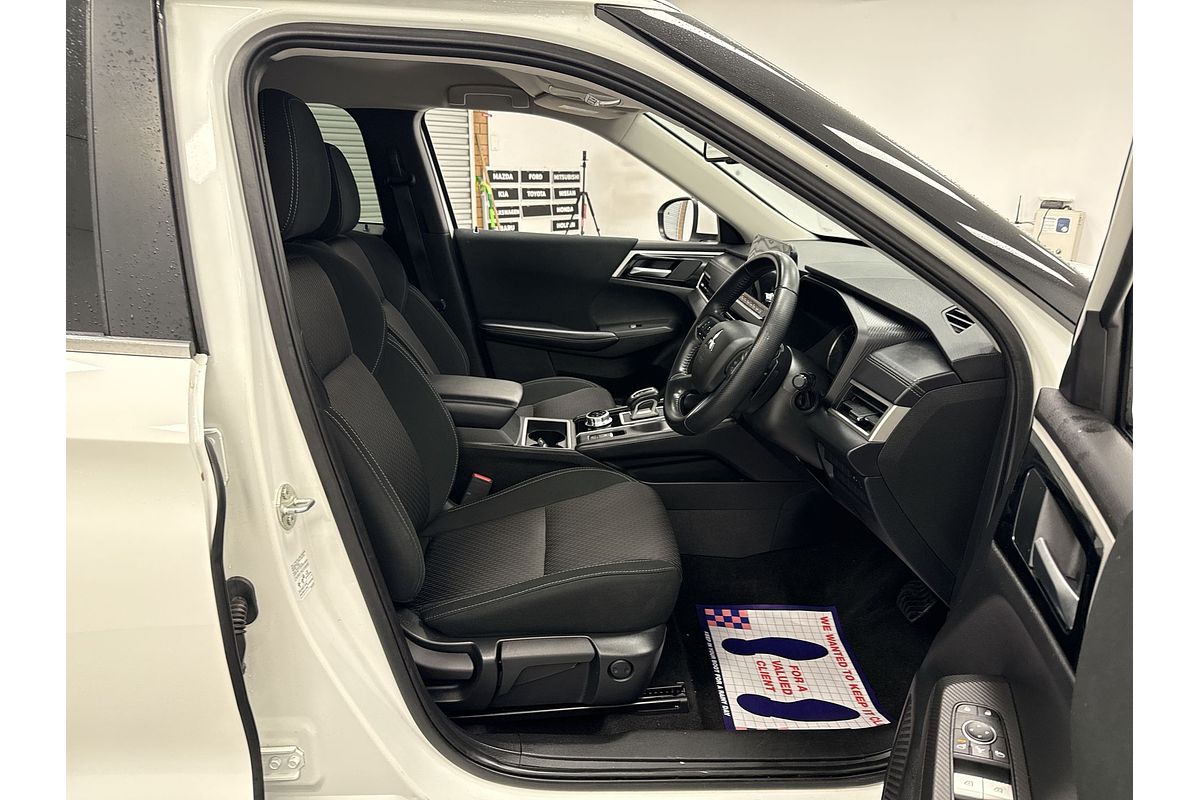 2023 Mitsubishi Outlander LS ZM