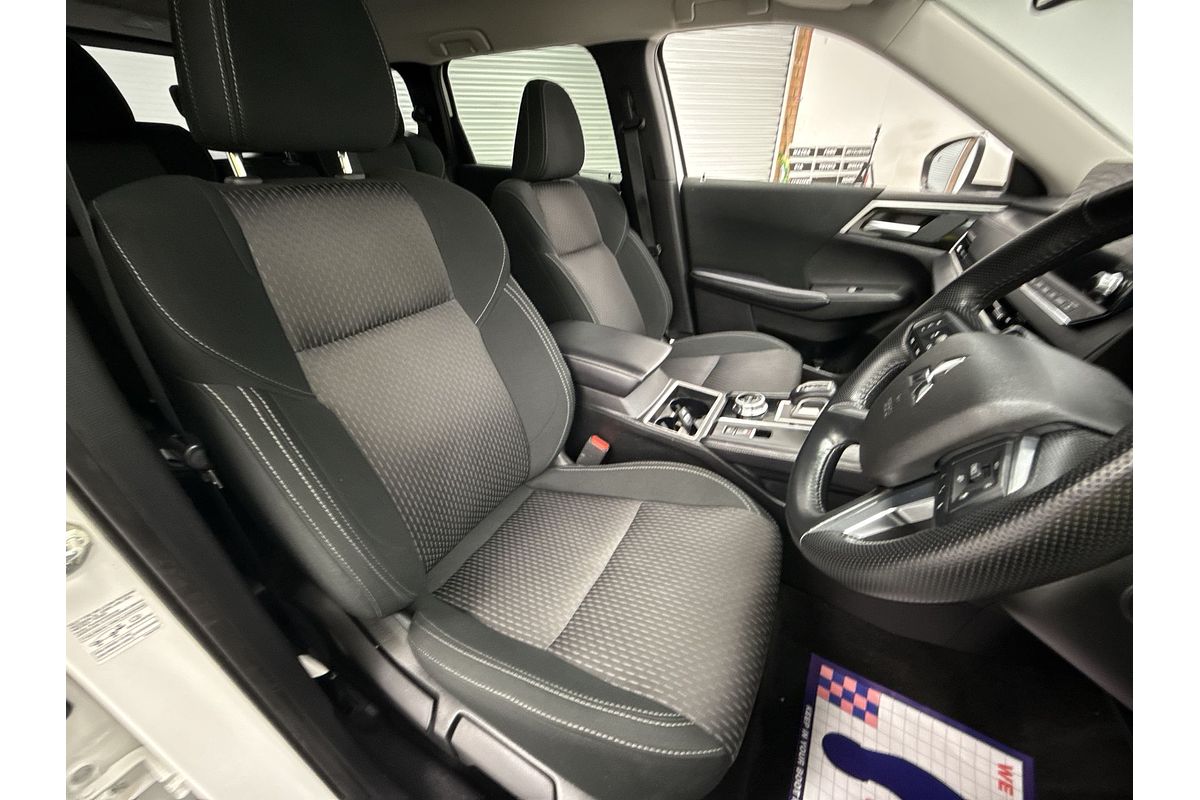 2023 Mitsubishi Outlander LS ZM