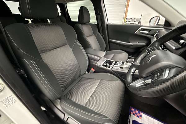 2023 Mitsubishi Outlander LS ZM