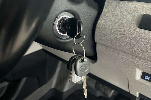 2019 Toyota Hiace Commuter GDH322R
