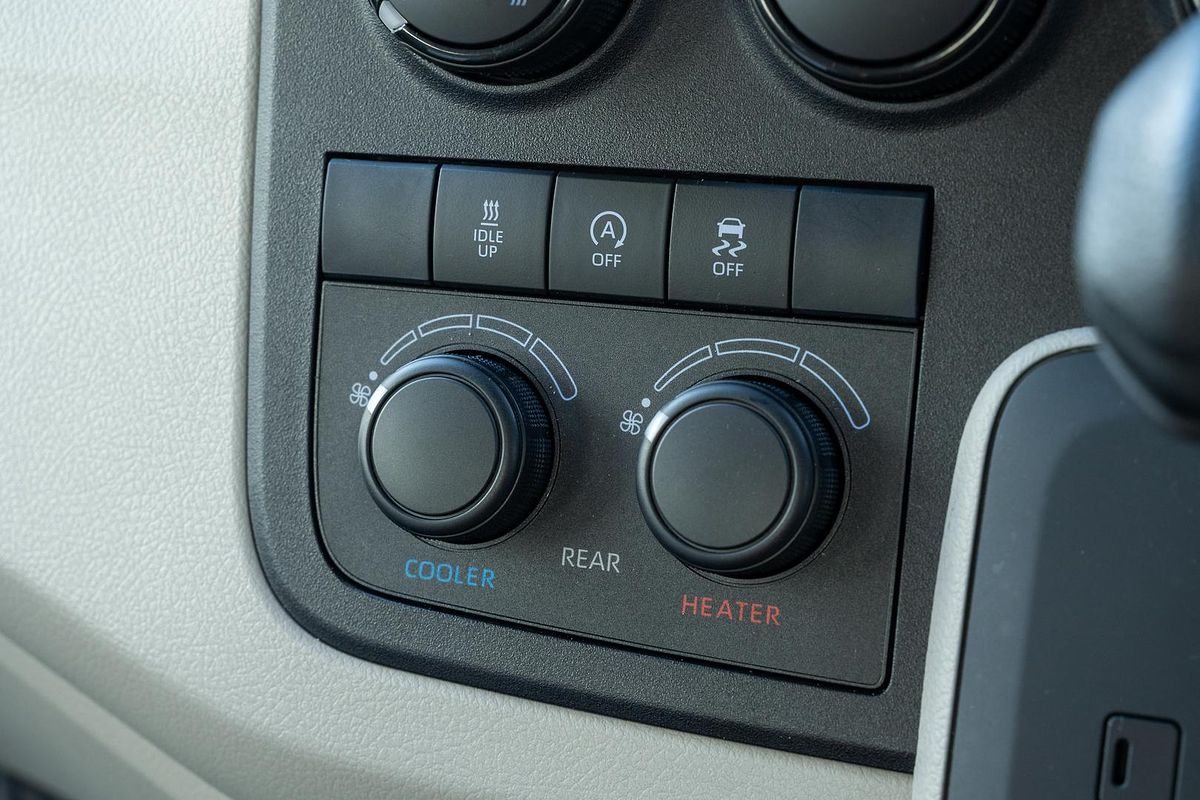 2019 Toyota Hiace Commuter GDH322R