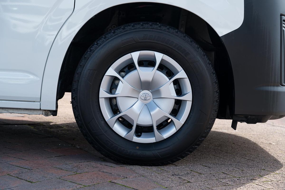 2019 Toyota Hiace Commuter GDH322R