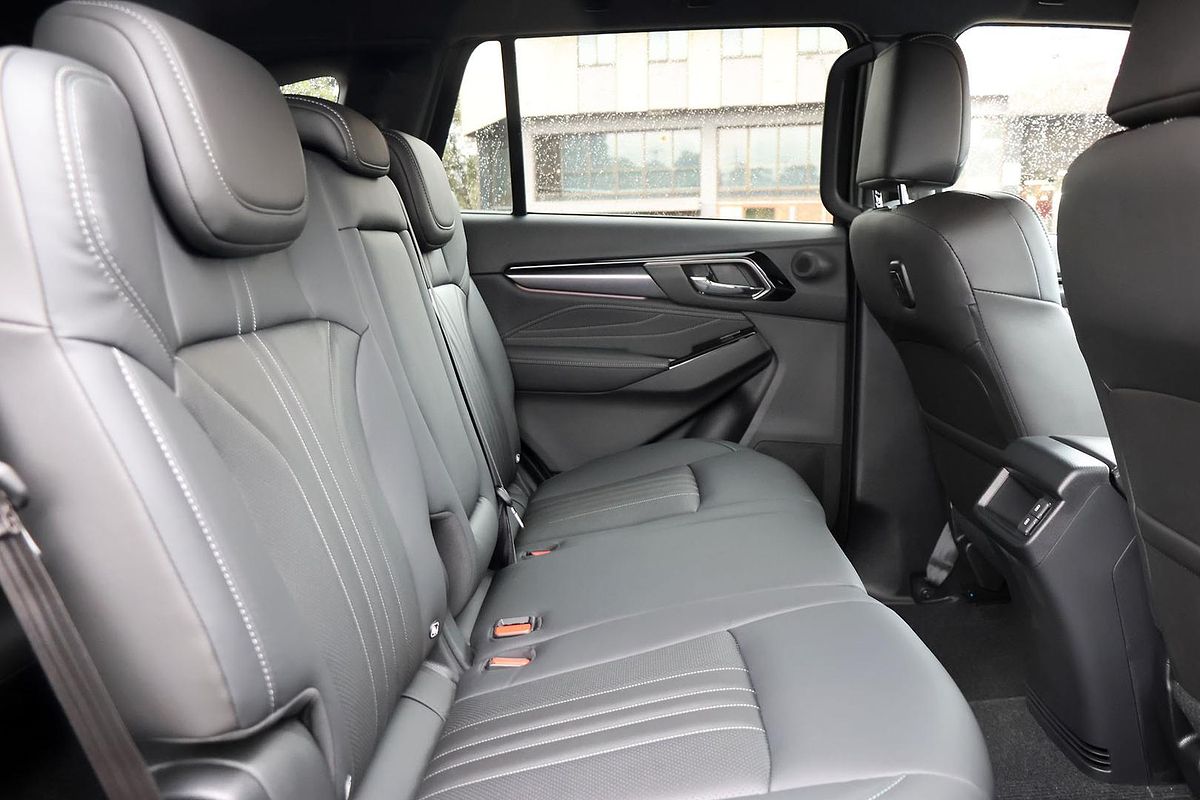 2025 Isuzu MU-X LS-T
