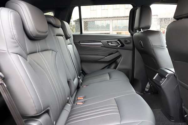 2025 Isuzu MU-X LS-T