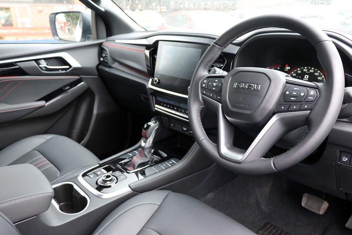 2024 Isuzu MU-X X-TERRAIN