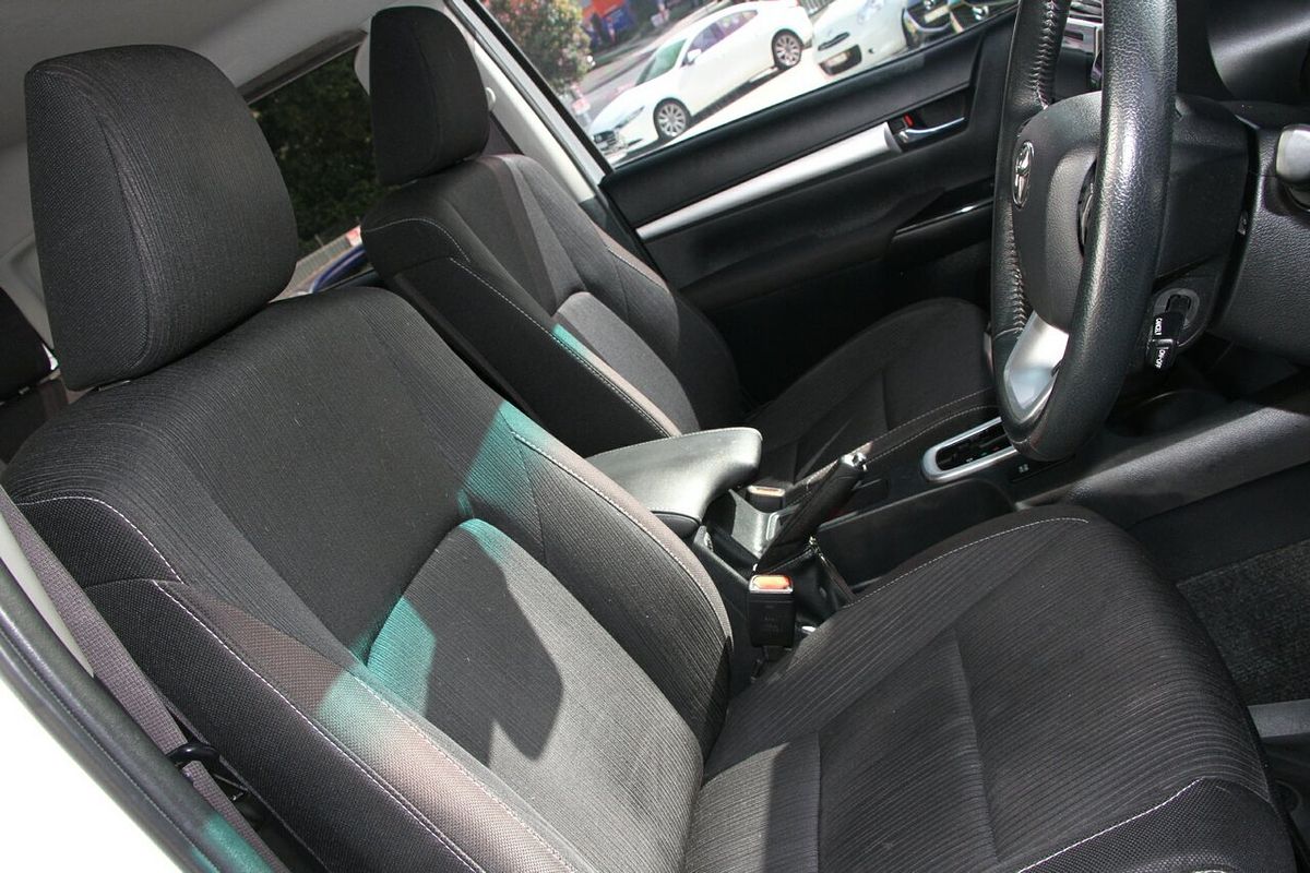 2020 Toyota Hilux SR5 GUN126R 4X4
