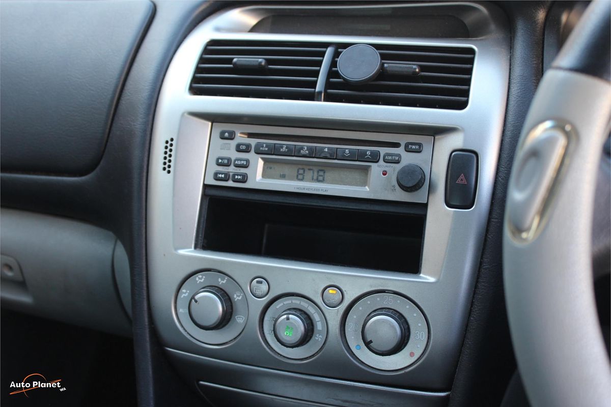 2004 Mitsubishi MAGNA ES TL