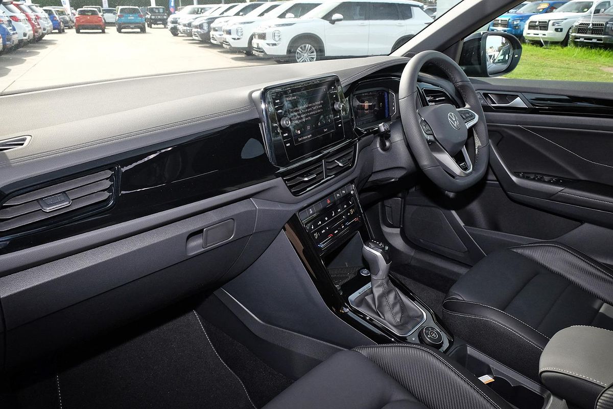 2025 Volkswagen T-Roc 140TSI R-Line D11