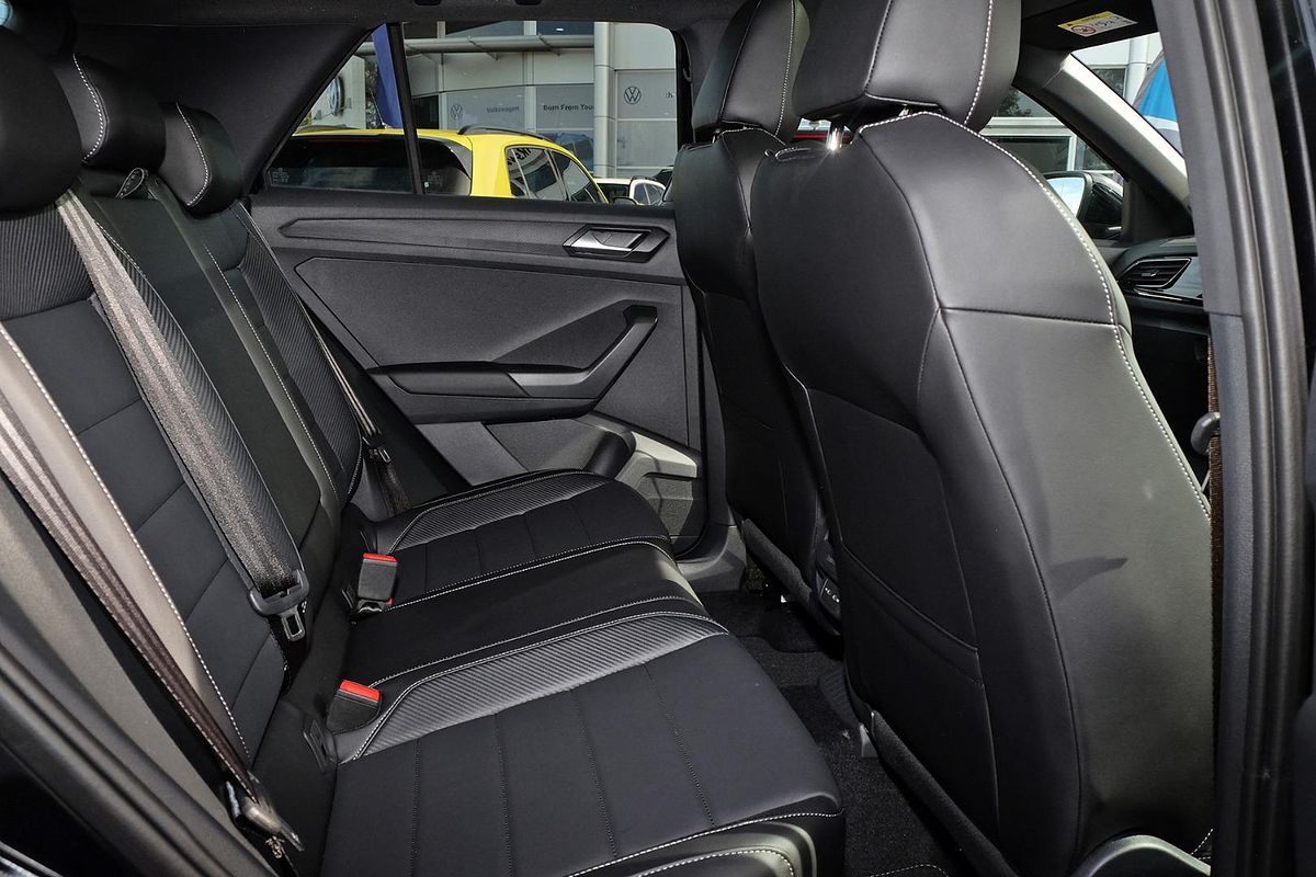 2025 Volkswagen T-Roc 140TSI R-Line D11