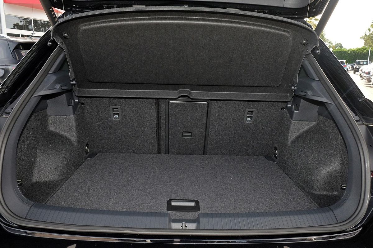 2025 Volkswagen T-Roc 140TSI R-Line D11