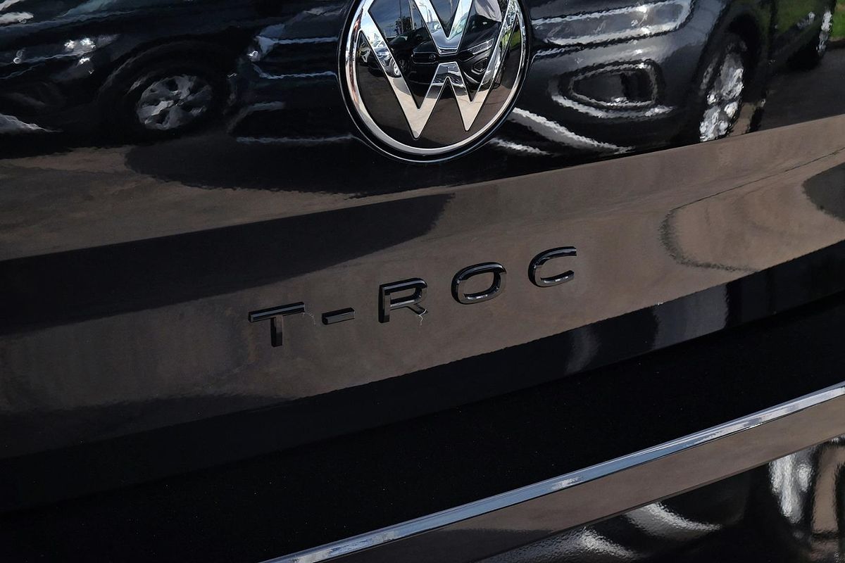 2025 Volkswagen T-Roc 140TSI R-Line D11