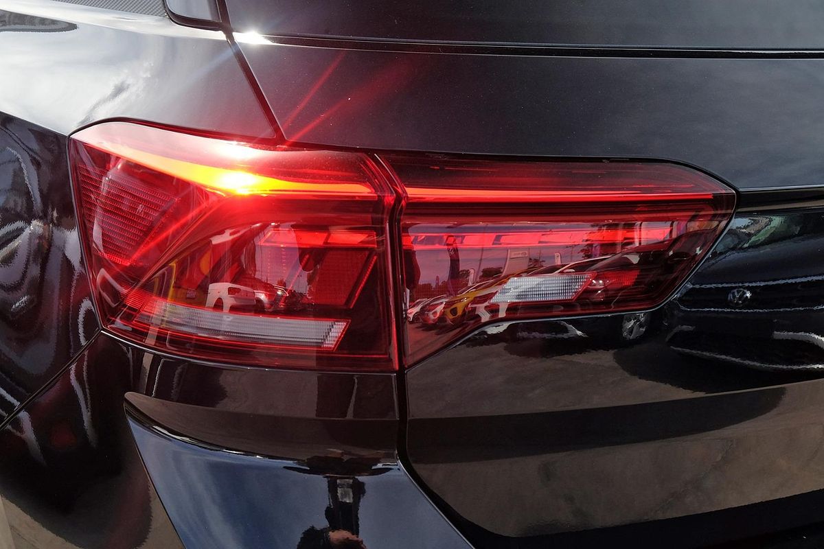 2025 Volkswagen T-Roc 140TSI R-Line D11