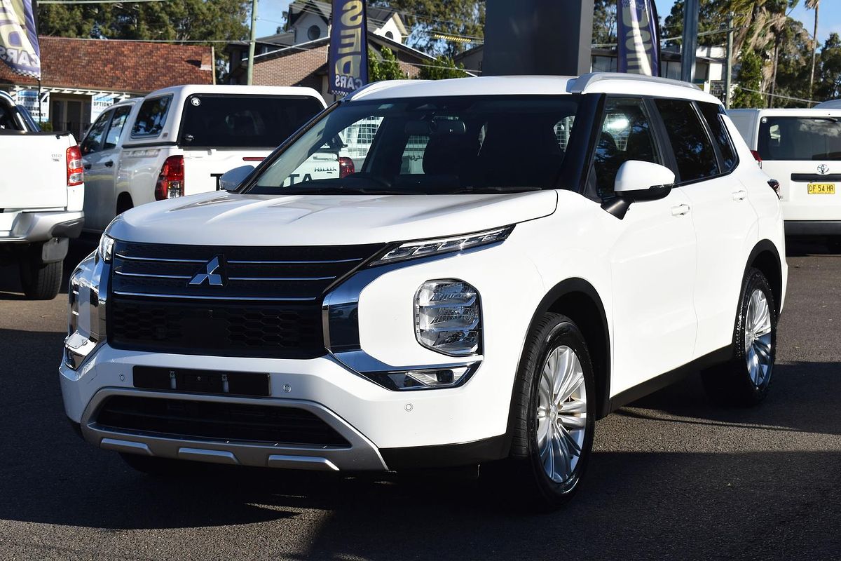 2023 Mitsubishi Outlander LS ZM