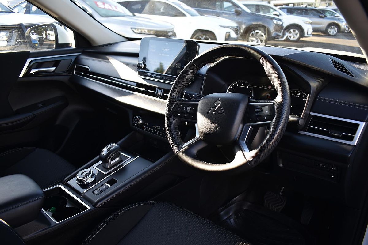 2023 Mitsubishi Outlander LS ZM