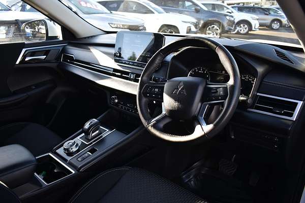 2023 Mitsubishi Outlander LS ZM
