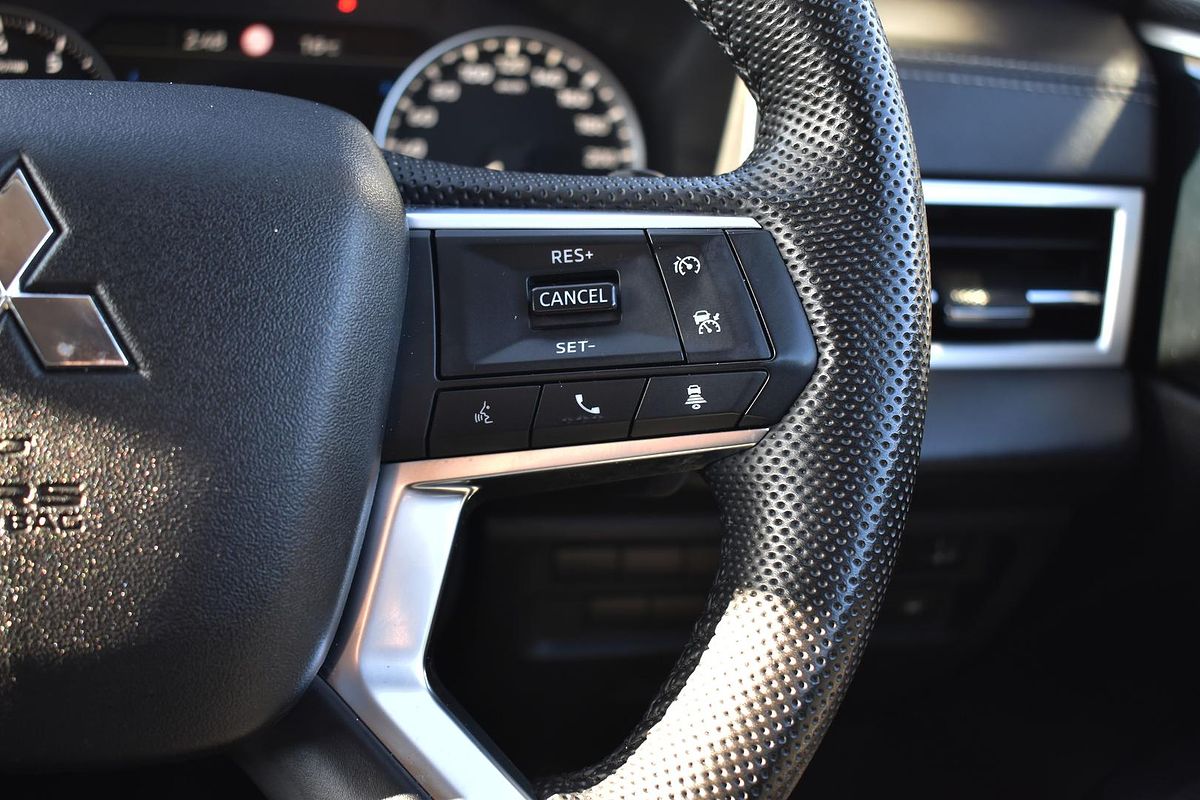 2023 Mitsubishi Outlander LS ZM