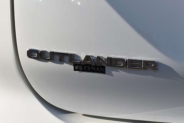 2023 Mitsubishi Outlander LS ZM