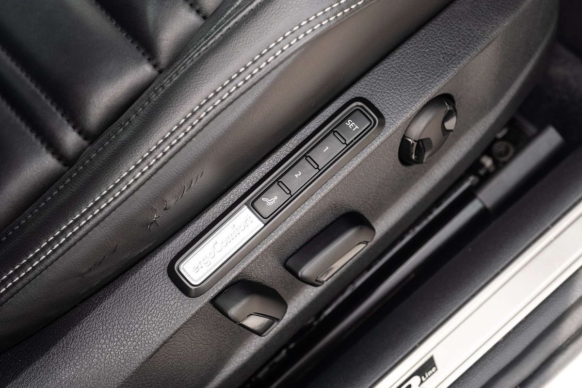 2016 Volkswagen Passat 206TSI R-Line B8