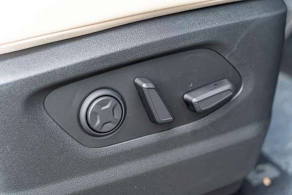 2025 Hyundai STARIA Highlander US4.V3