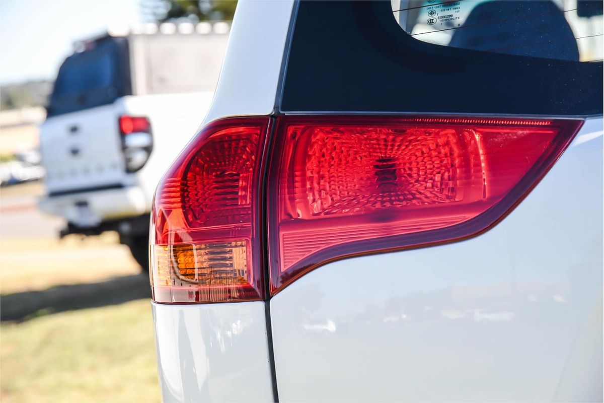 2011 Mitsubishi Challenger LS PB
