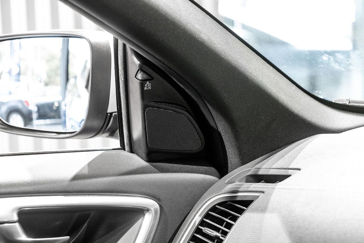 2017 Volvo XC60 T5 R-Design
