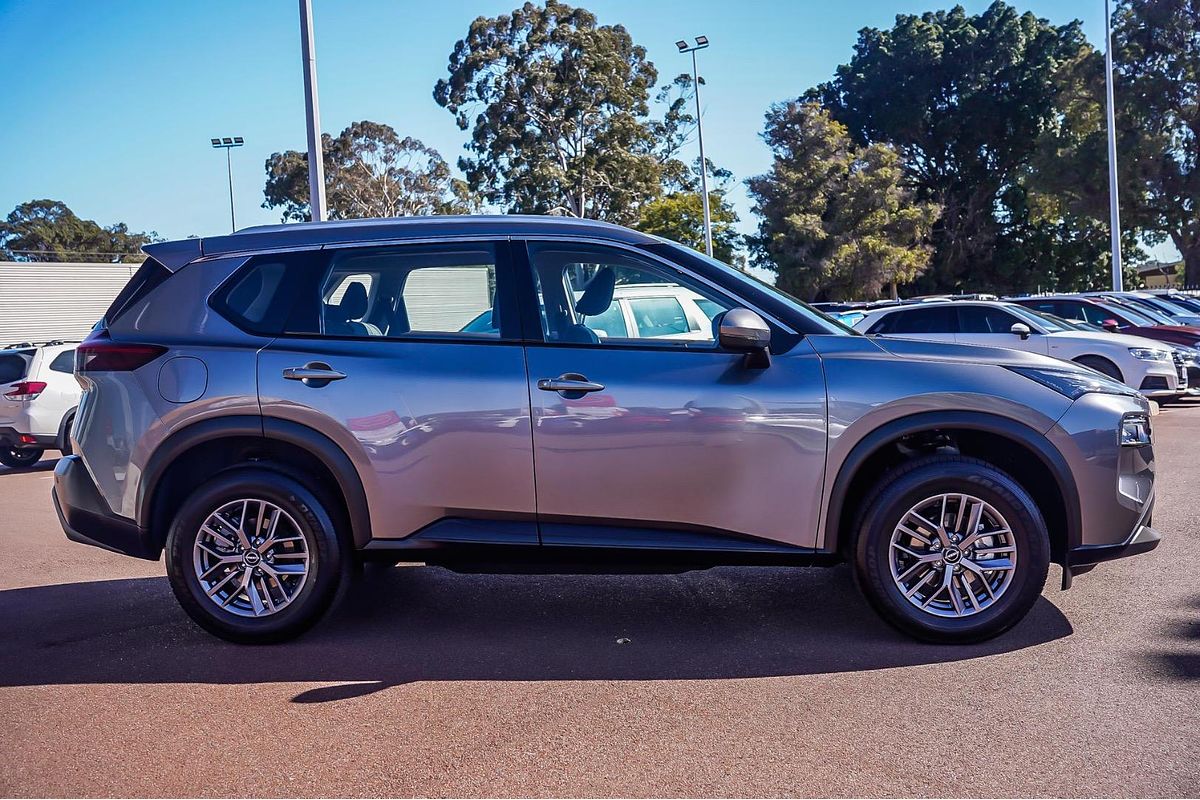 2024 Nissan X-TRAIL ST T33