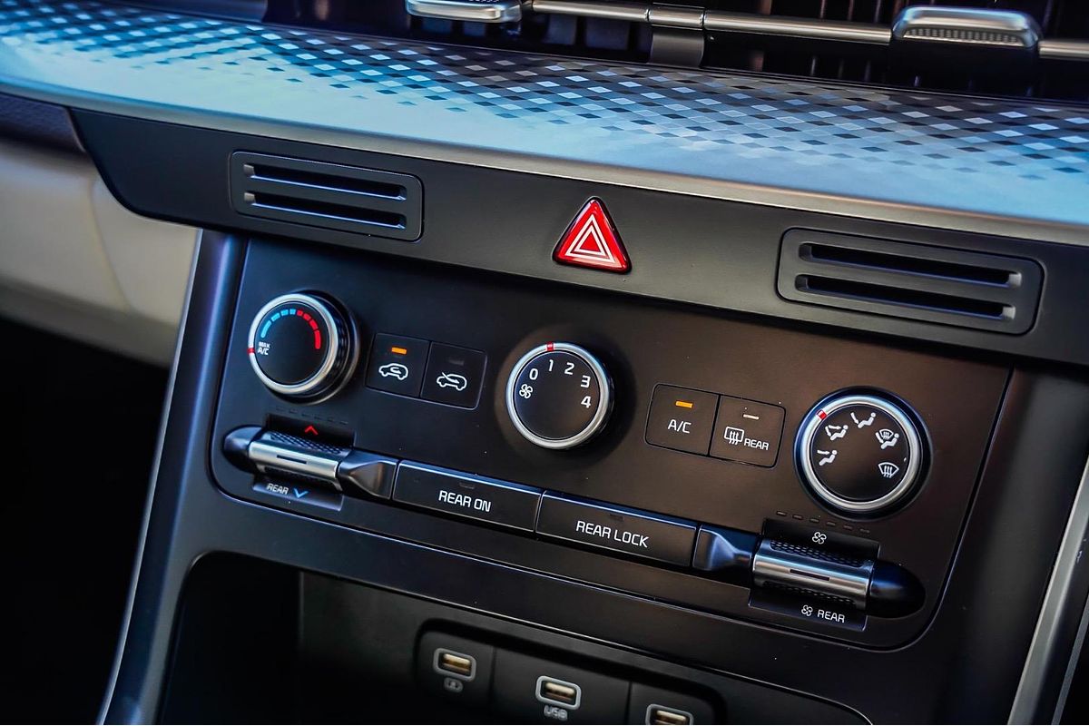 2023 Kia Carnival S KA4