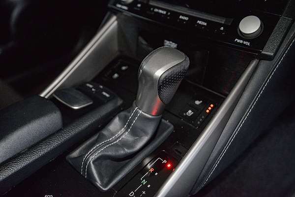 2014 Lexus IS IS300h F Sport AVE30R