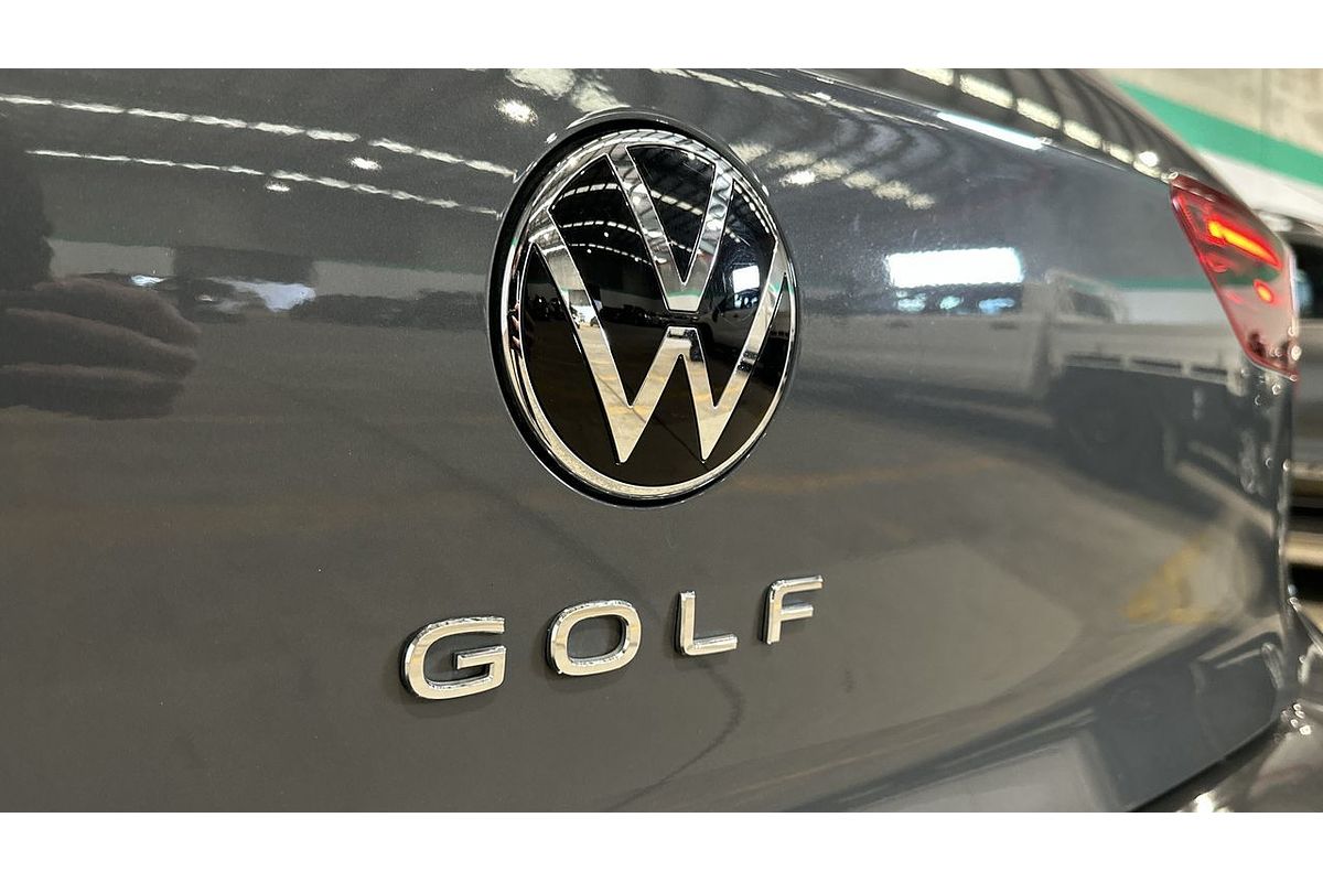 2023 Volkswagen Golf 110TSI R-Line 8