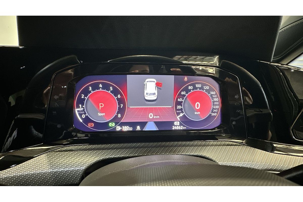 2023 Volkswagen Golf 110TSI R-Line 8