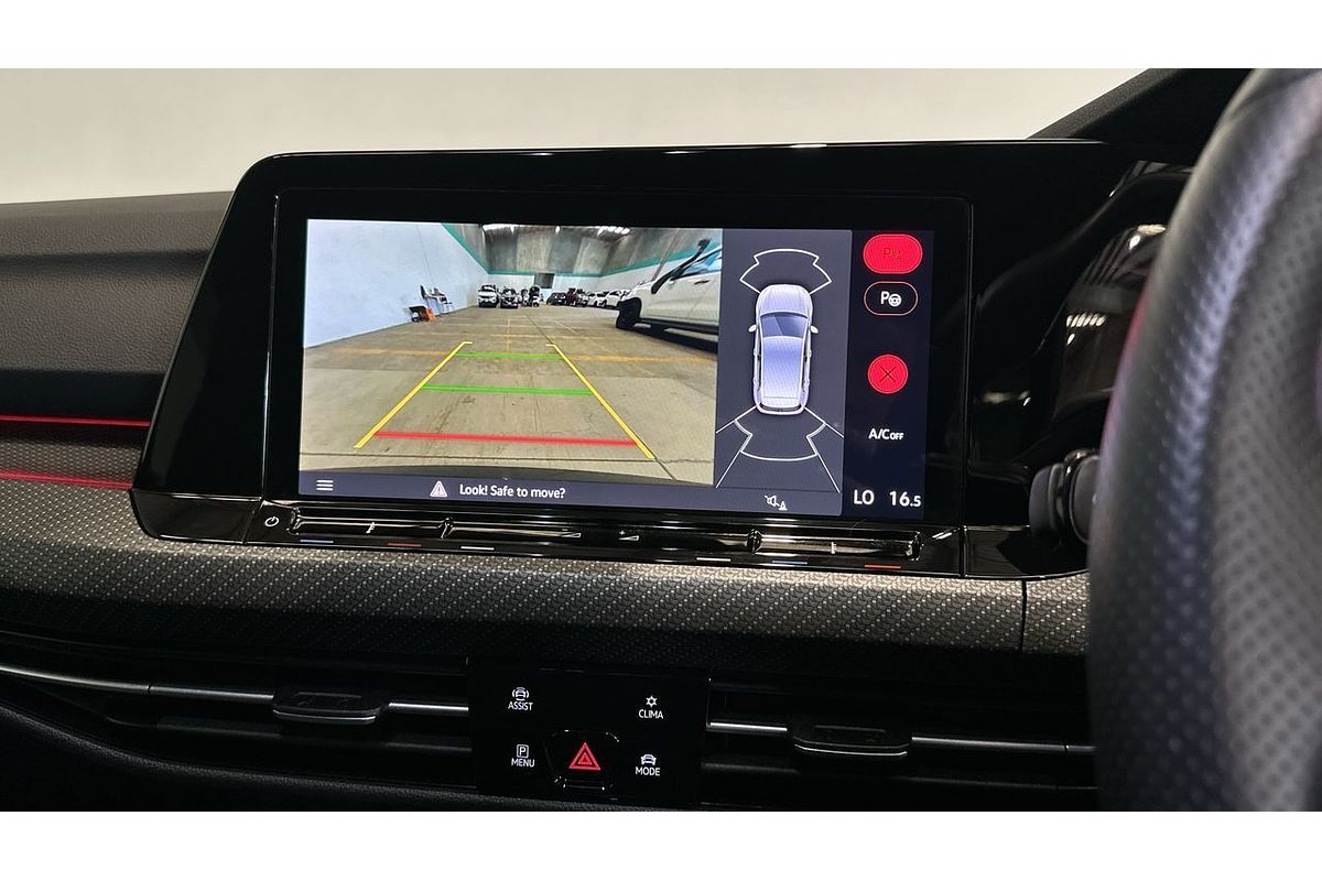 2023 Volkswagen Golf 110TSI R-Line 8