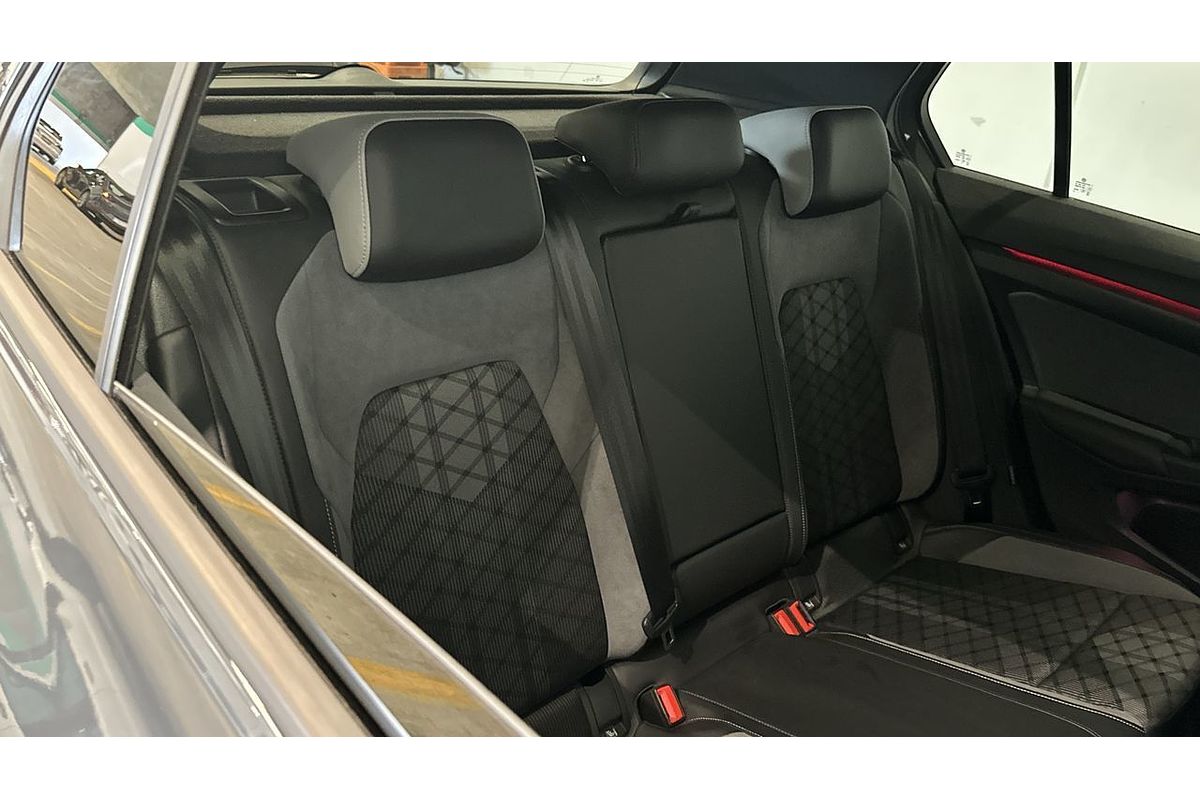 2023 Volkswagen Golf 110TSI R-Line 8